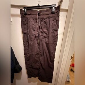 Lululemon Dance Studio Mid Rise Size 6 Pant in Brown Short Length